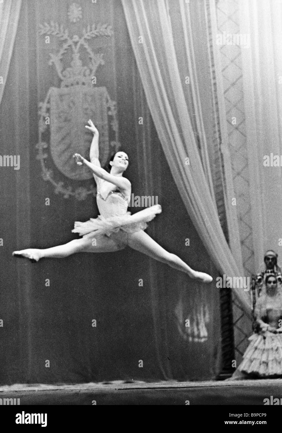 Lyudmila Vlasova in a scene from the Don Quixote ballet Stock Photo ...