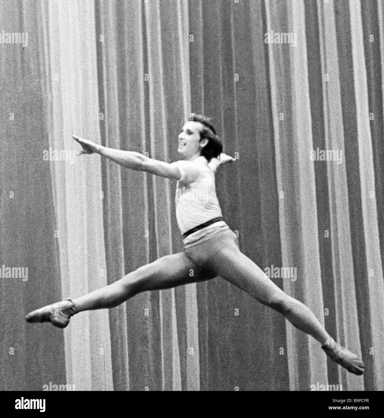 Paris Ballet High Resolution Stock Photography and Images - Alamy