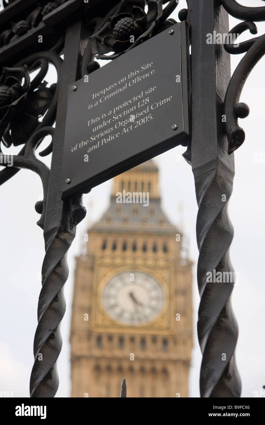 Warning sign on gate Westminster London Parliament building Big Ben anti trespass Stock Photo