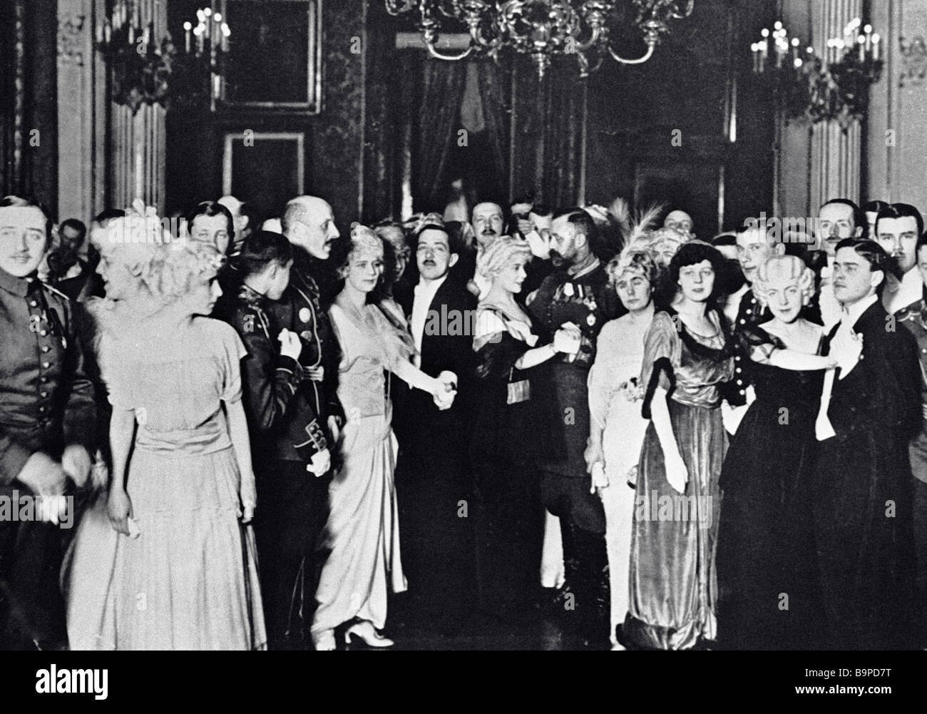 Бал для презентации. Бал картина. Бал начало 20 века россия. Барятинской. Бал у графини х читать аверченко.