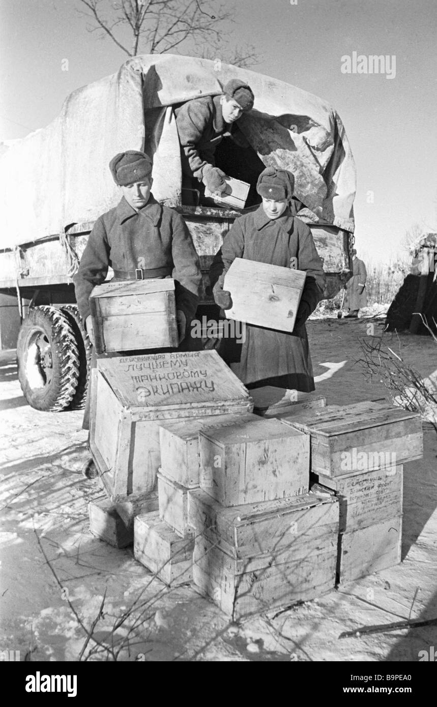 Soldiers sorting out gifts from Soviet people Stock Photo - Alamy
