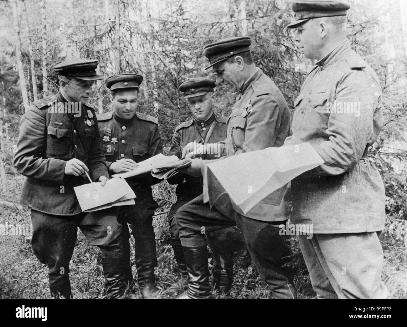 командующий волховским фронтом в 1941. а. генерал армии мерецков. генерал армии мерецков. командующий волховским фронтом в 1941.