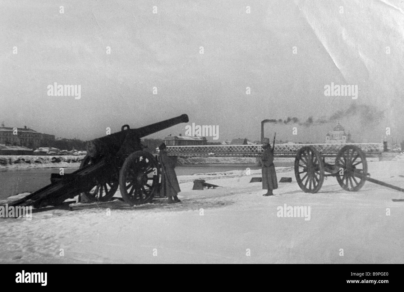Red Guards guns near Krymsky Bridge in Moscow during the October 1917
