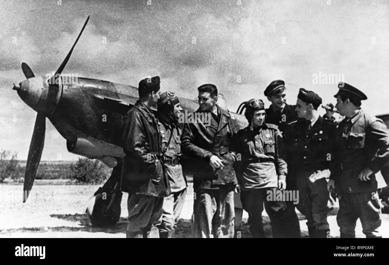 Soviet And French Pilots Of The Normandie Niemen Squadron On The Kursk ...