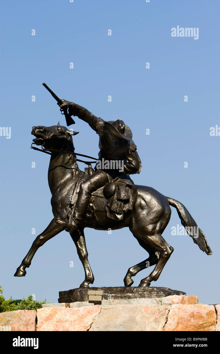 pilfer Fjord Klappe Sculpture The Scout commemorates Buffalo Bill city founder Cody Wyoming USA  Stock Photo - Alamy