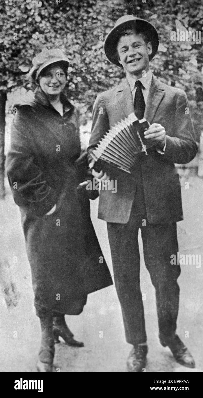 What was the name of Sergei Yesenins wife Women in the life of a poet What was the name of Sergei Yesenins wife Women in the life of a poet