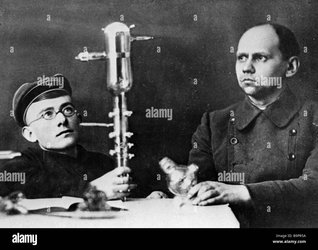 Inventor Boris Grabovsky left with his assistant physicist N Piskunov