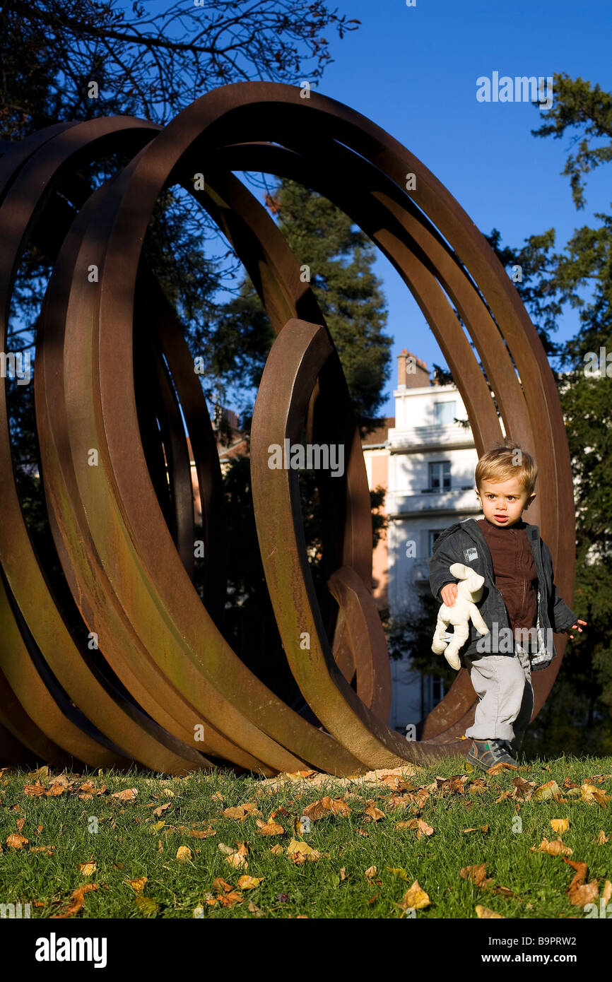 France, Isere, Grenoble, Albert Michallon Park, Trois lignes