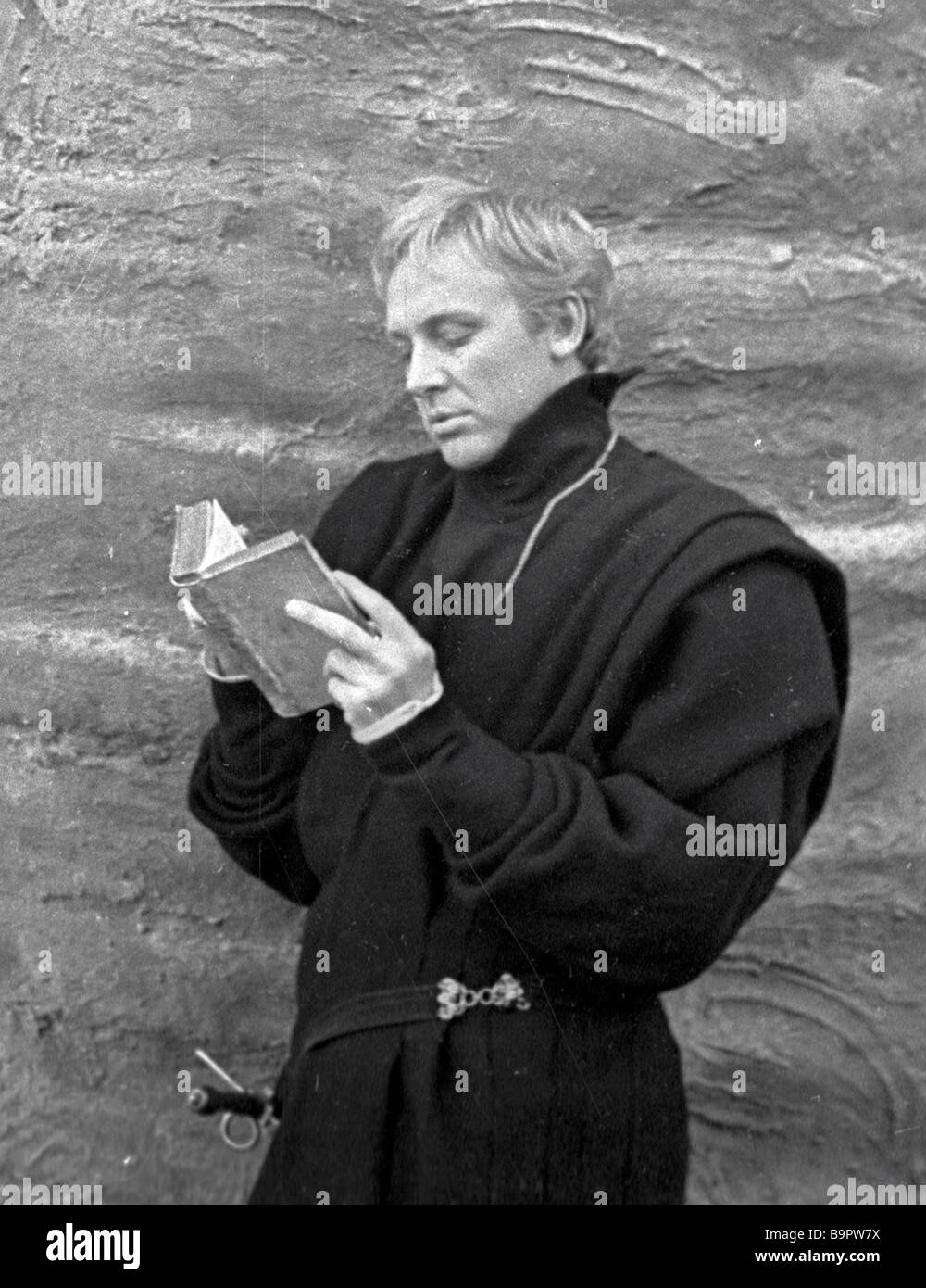 Actor Innokenty Smoktunovsky as Hamlet in film Hamlet Stock Photo Alamy