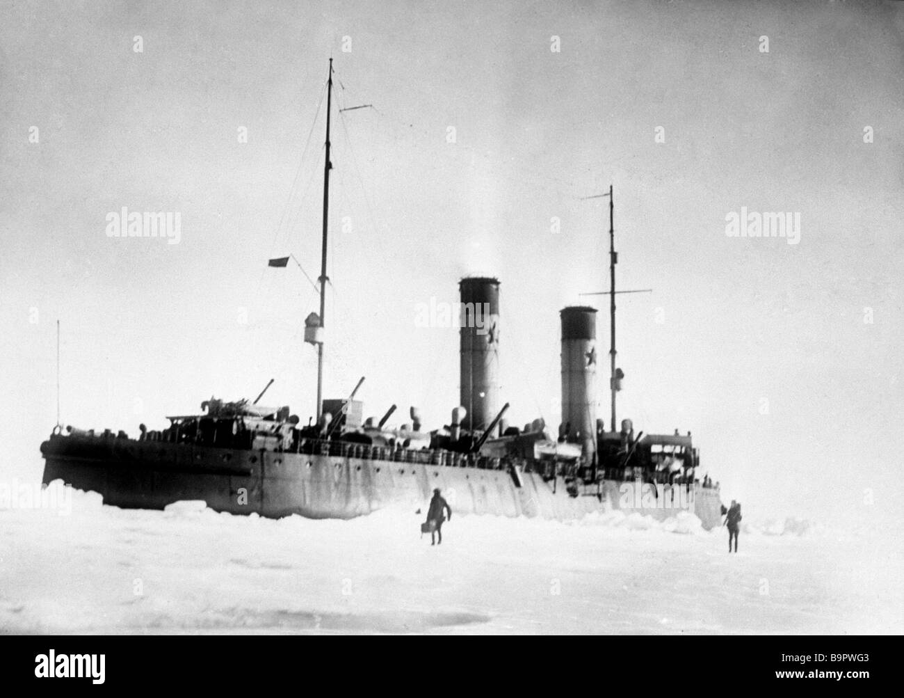 В 1928 ледокол спас итальянскую экспедицию. Ледокол Красин 1928. Красин ледокол спасение Нобиле. Ледокол Красин во льдах. Спасение экспедиции Умберто Нобиле.