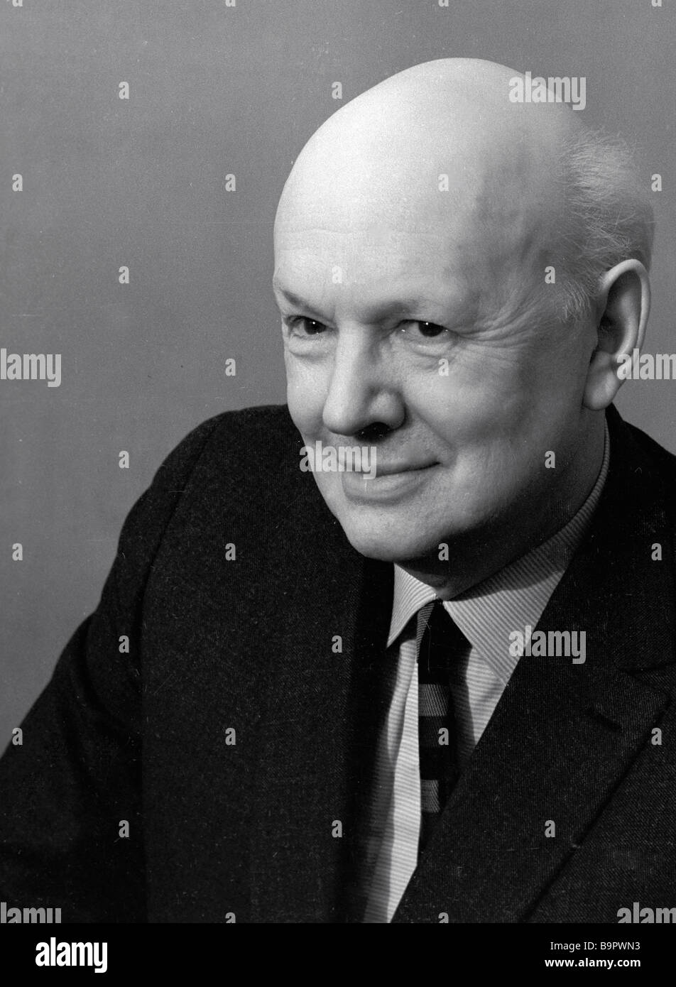 завадский юрий александрович. ю́рий алекса́ндрович зава́дский. завадский режиссер википедия. завадский режиссер фото в молодости. юрий завадский режиссер.