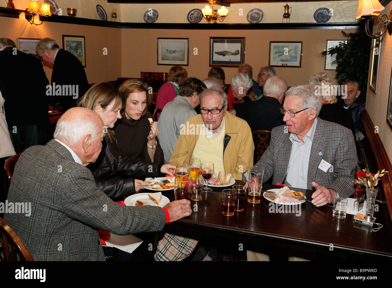 People enjoying a pub lunch. The Old Jail public house, Biggin Hill, Kent, England, UK. Stock Photo