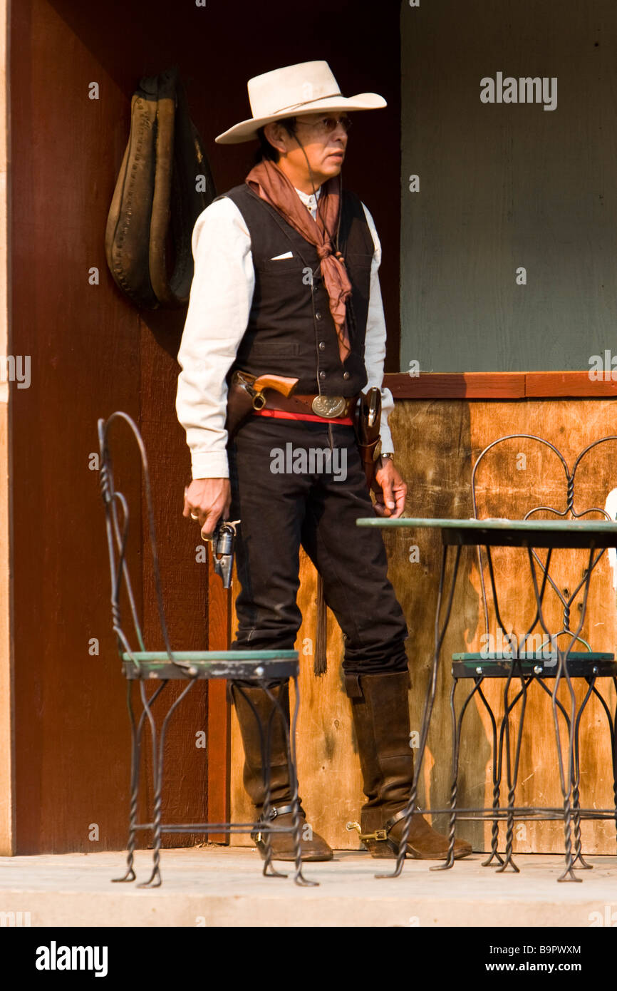 Wild west gunslinger hi-res stock photography and images - Alamy