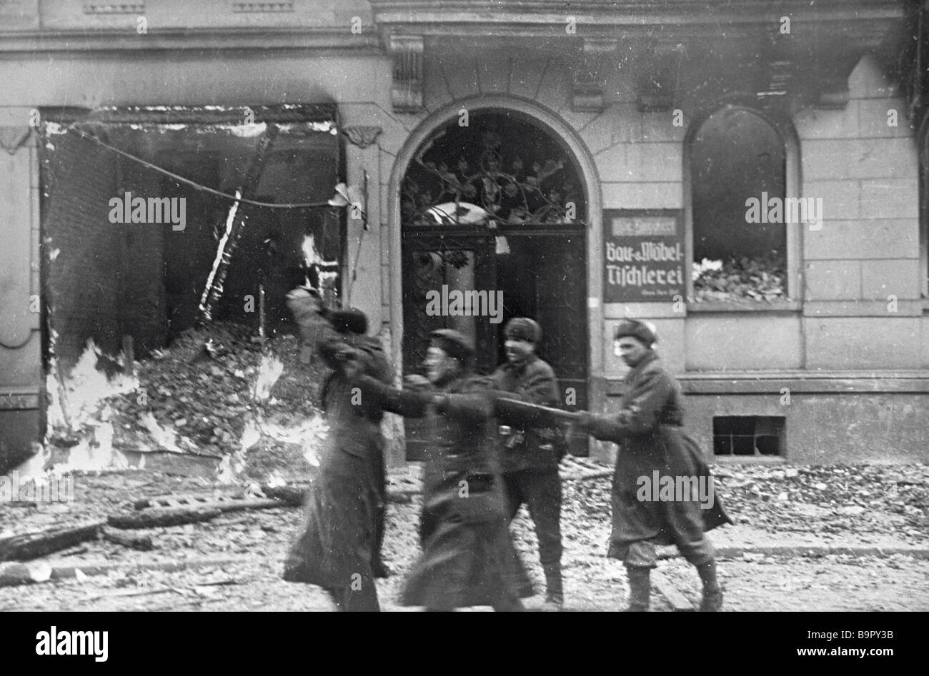 Soviet soldiers leading captive Nazis Stock Photo - Alamy