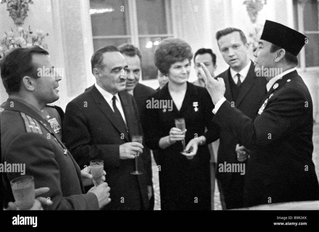 Юрий Гагарин И Елизавета 2 Совместное Фото