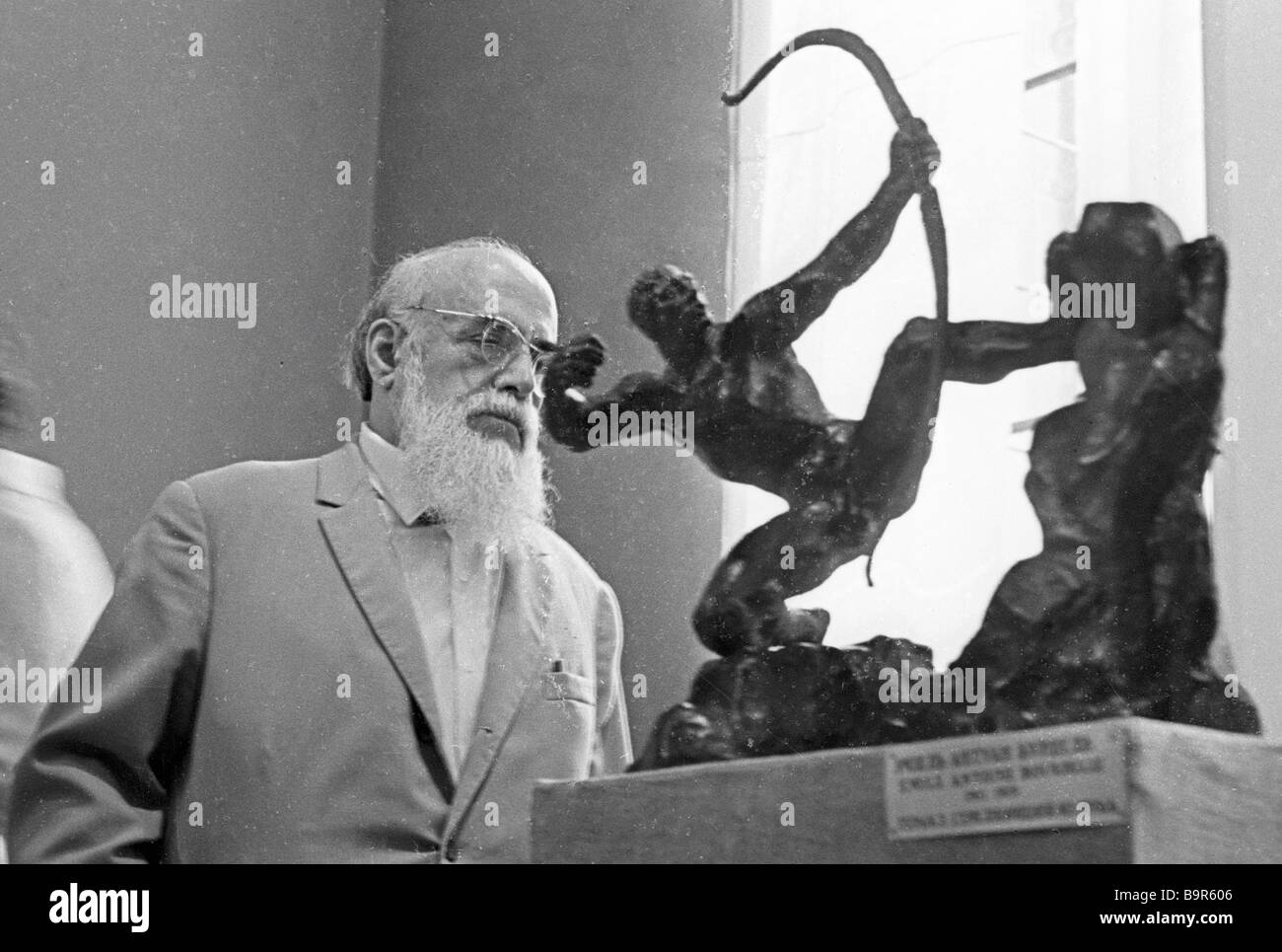 Moscow sculptor Josef Chaikov examining a work by Burdel Hercules Shooting  Arrows at the exhibition Rodin and his Time at the Stock Photo - Alamy