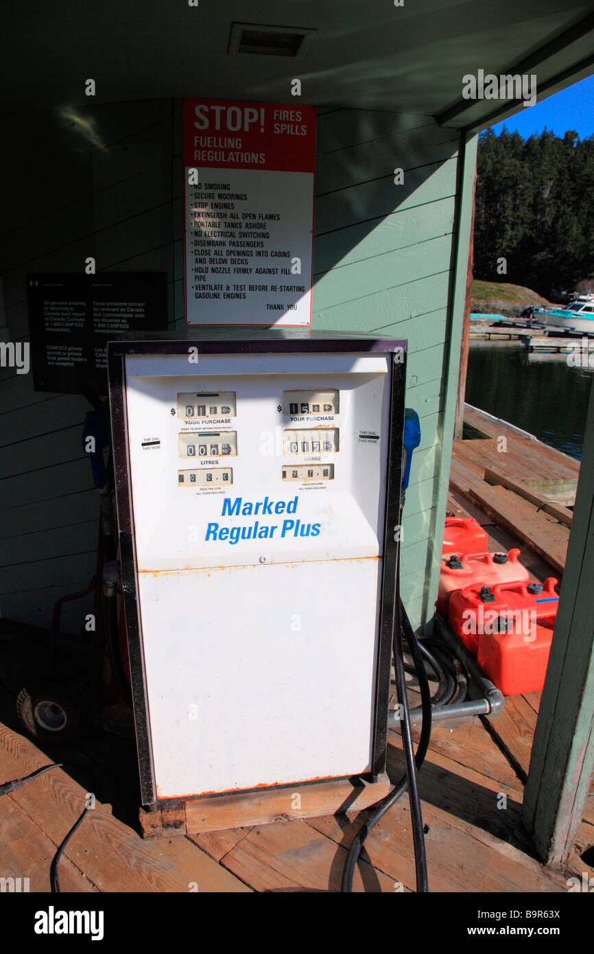 marina gas bar Stock Photo Alamy