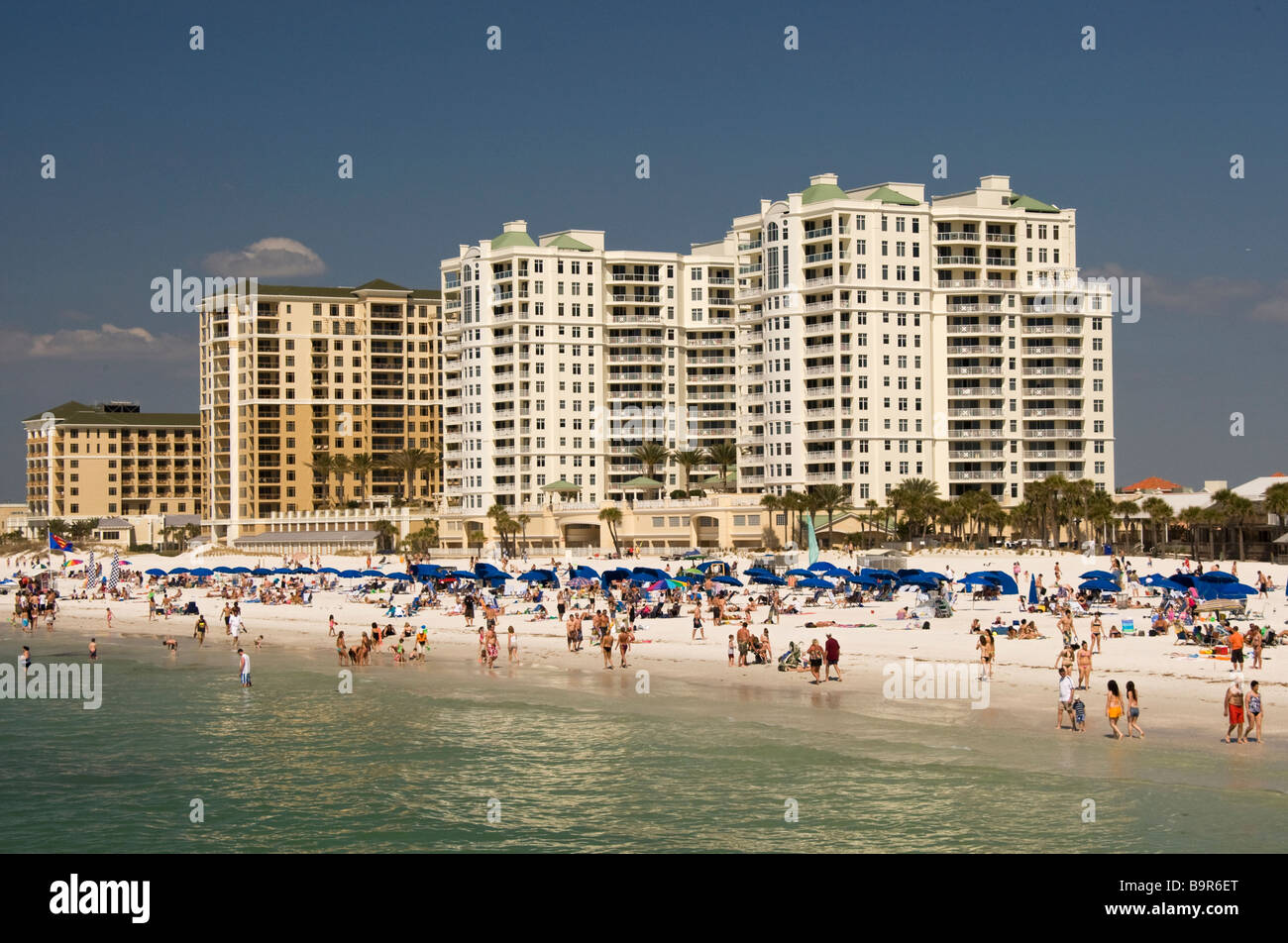 Multi families hi-res stock photography and images - Alamy