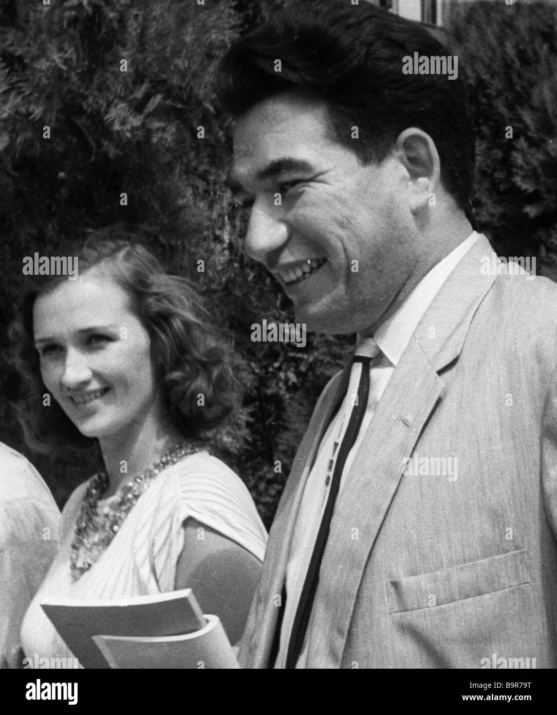 kyrgyz-writer-chingiz-aitmatov-right-and-film-actress-zinaida-kirienko