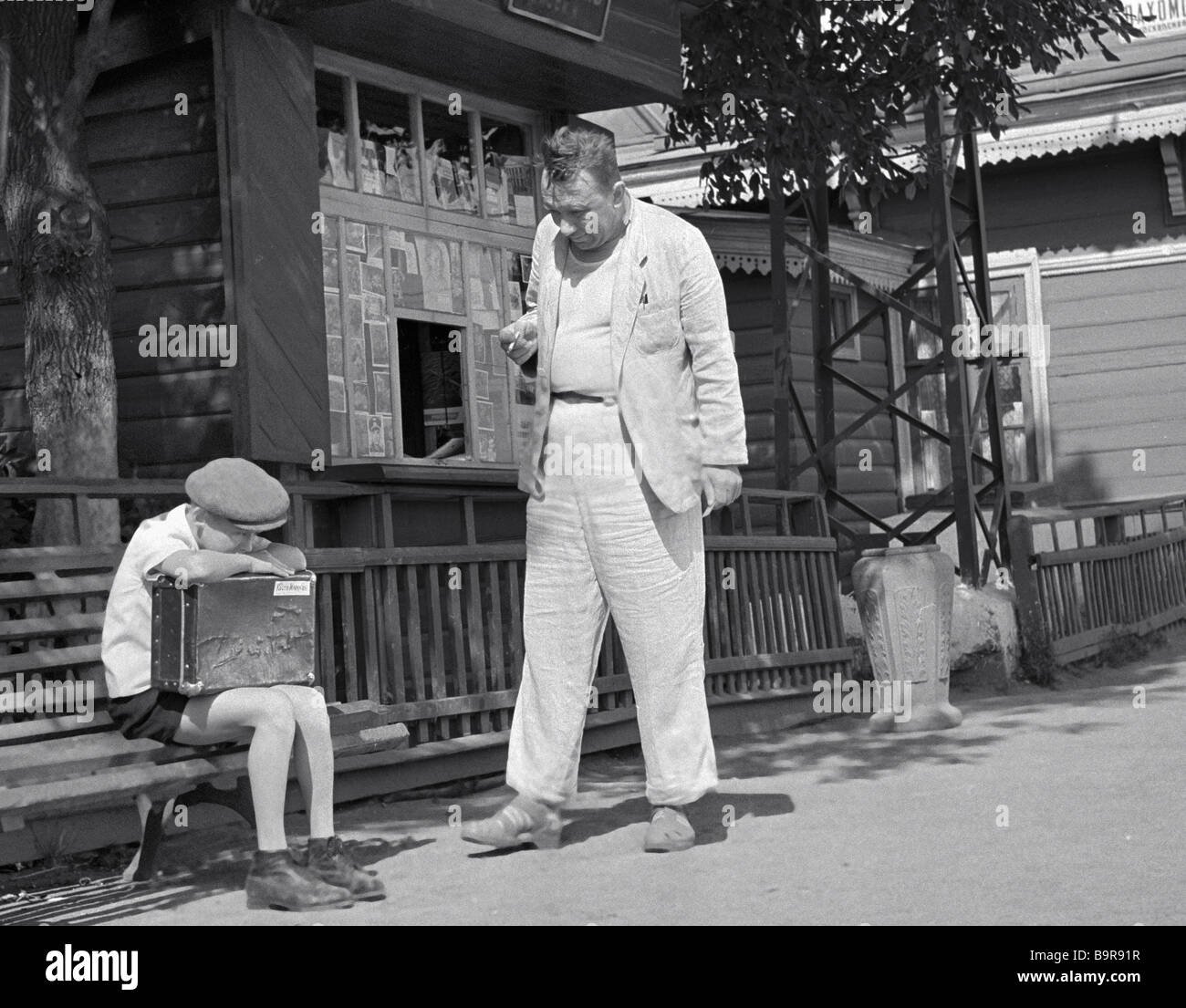 Download this stock image: <b>Welcome</b> or No Trespassing Elem Klimov director A...