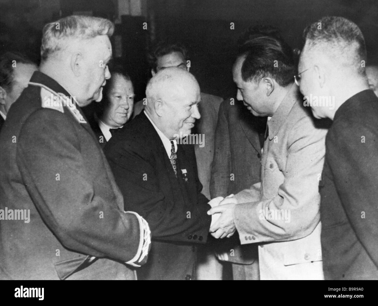 Военно дипломатические отношения. Хрущев и Мао. Н. С. Хрущев и Мао Цзэдун, 1954 г.. Мао Цзэдун и Хрущёв 1955.