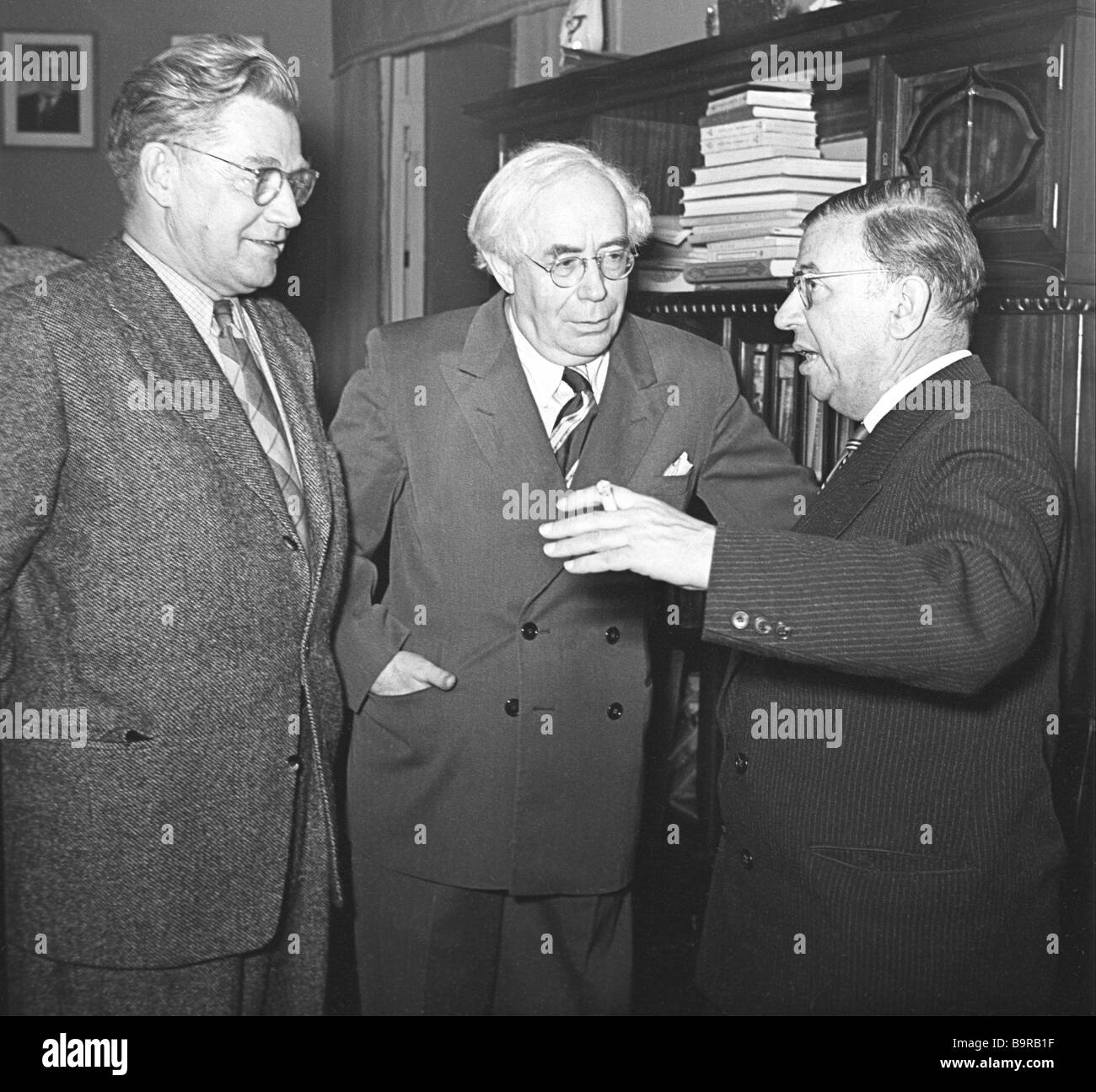 French writer Jean Paul Sartre right meeting during his trip to Moscow with  Soviet writer Lev Nikulin center and poet Alexei Sur Stock Photo - Alamy