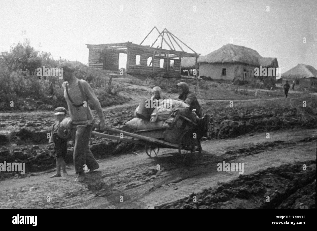 Ukrainian villagers leave their homes during the WWII Stock Photo Alamy