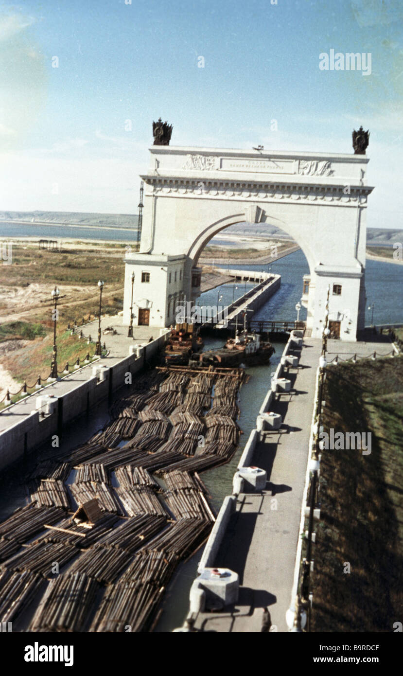 Timber rafting along the Volga Don channel Stock Photo Alamy