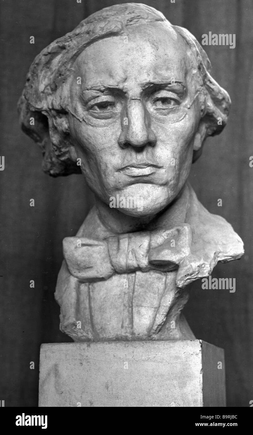 Sculpture portrait of Nikolai Chernyshevsky by Aleksander Kibalchich ...