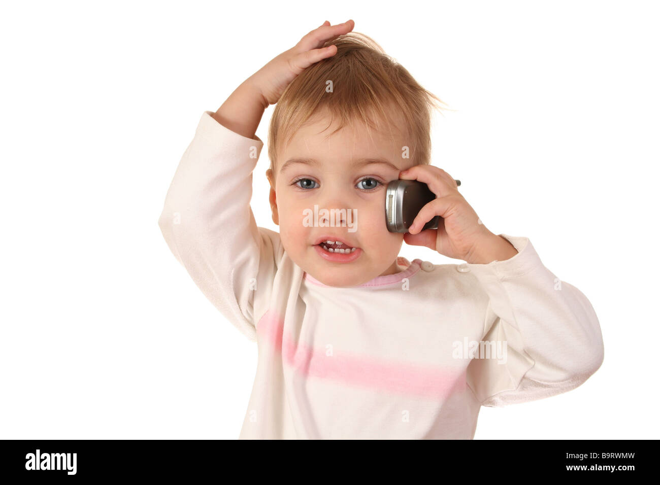 Рингтон внучок звонит. Ребенок с телефоном. Ребенок говорит по телефону. Ребенок с телефонной трубкой. Ребенок звонит по телефону.