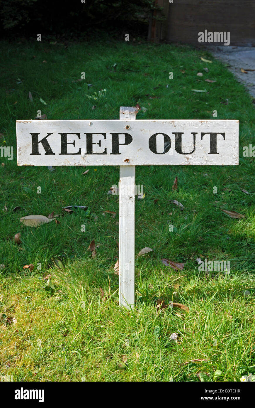 a wooden keep sign out on a lawn Stock Photo - Alamy