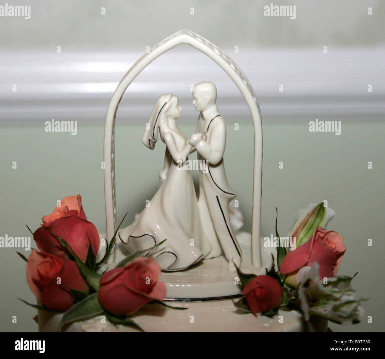 Figurine wedding cake topper of a bride and groom Stock Photo Alamy