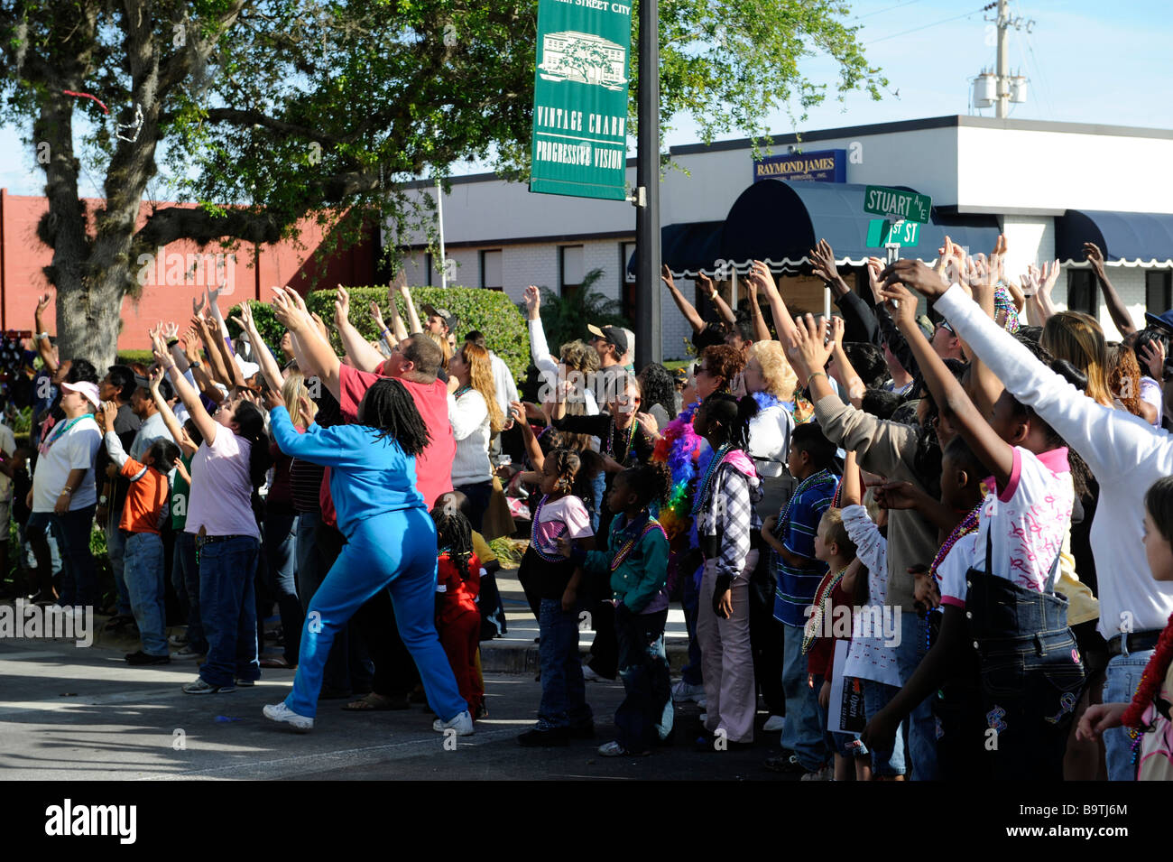 Out stretch arms crowd hi-res stock photography and images - Alamy