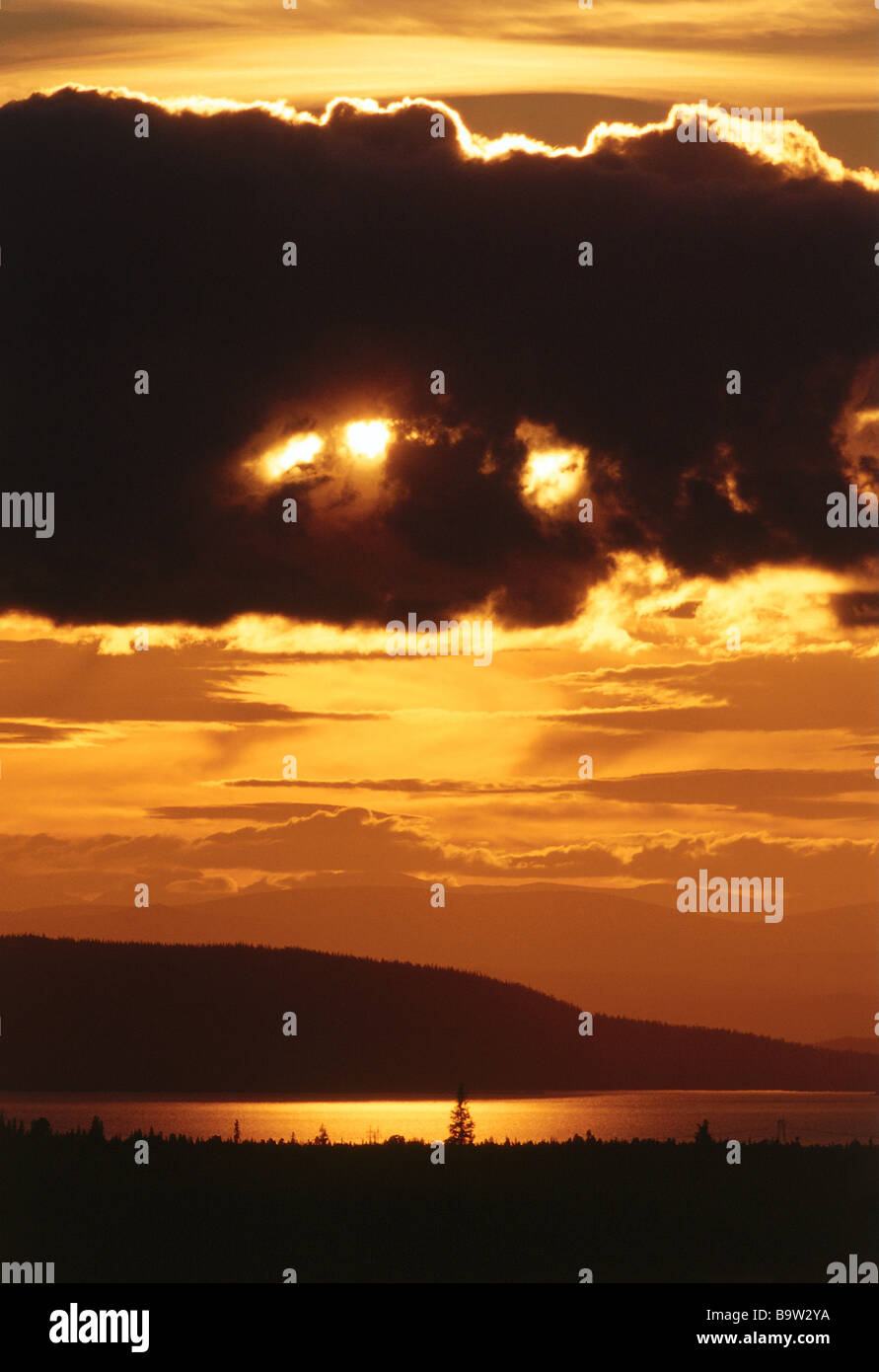 Bright sun setting hi-res stock photography and images - Alamy