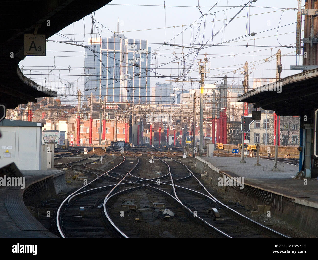 Brussels Bruxelle South Midi Zuid Station multi tracks and electric Stock Photo 23295347 Alamy