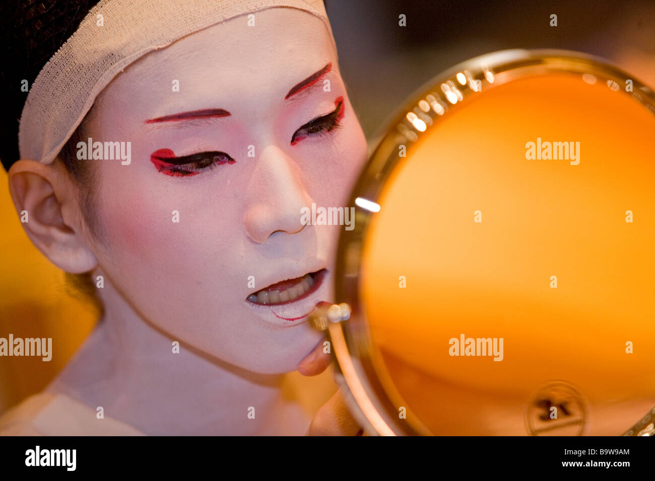 Japanese Geisha preparation Stock Photo Alamy