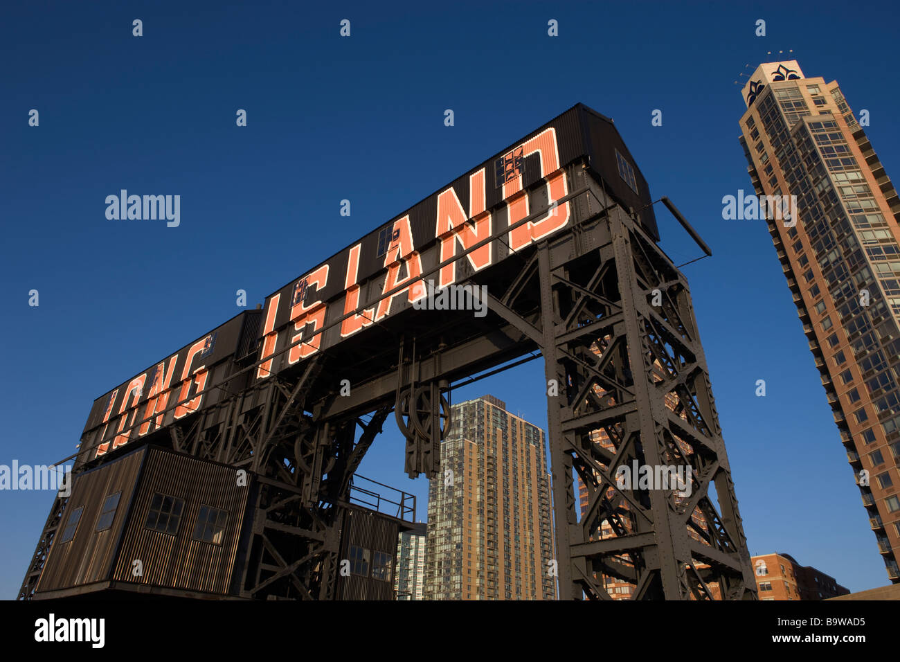 LONG ISLAND SIGN GANTRY PLAZA STATE PARK LONG ISLAND CITY WATERFRONT QUEENS NEW YORK CITY USA Stock Photo