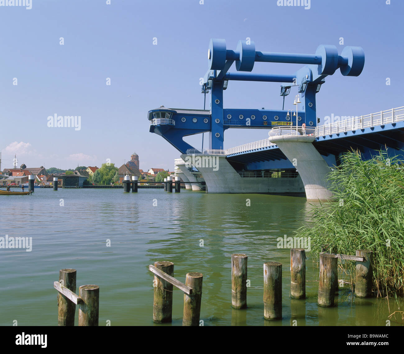 Auto bridge hi-res stock photography and images - Alamy