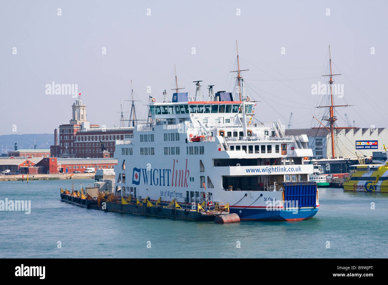 Car ferry isle of wight hi-res stock photography and images - Alamy