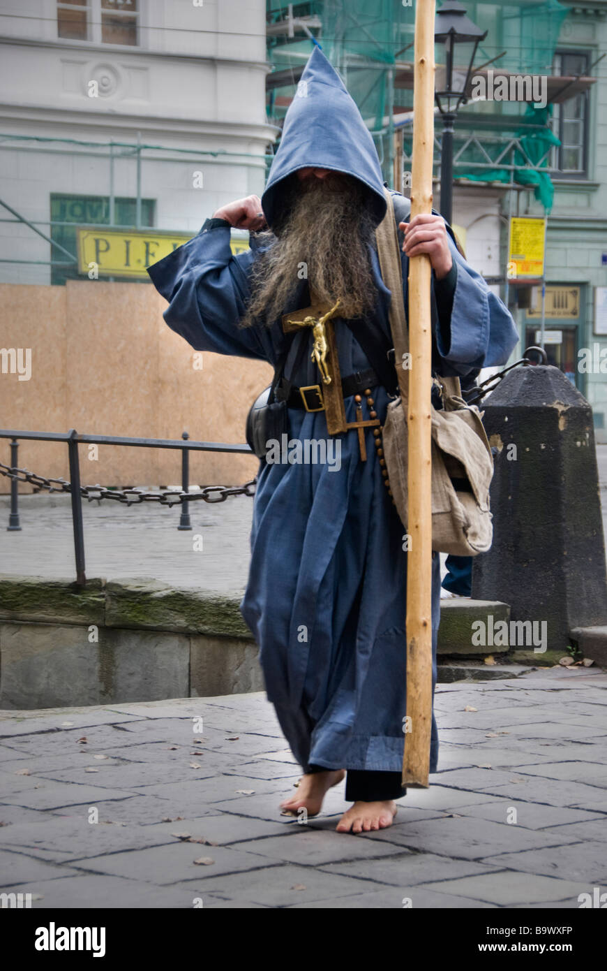 Pilgrim covering his head to enter sunday mass, Krakow, Poland, Europe Stock Photo