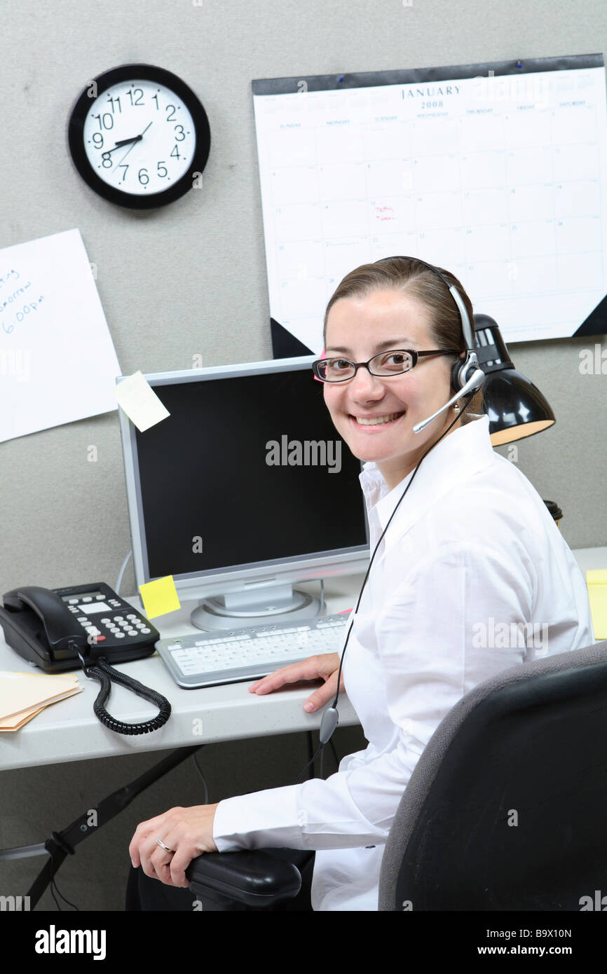 Women office desk hi-res stock photography and images - Alamy