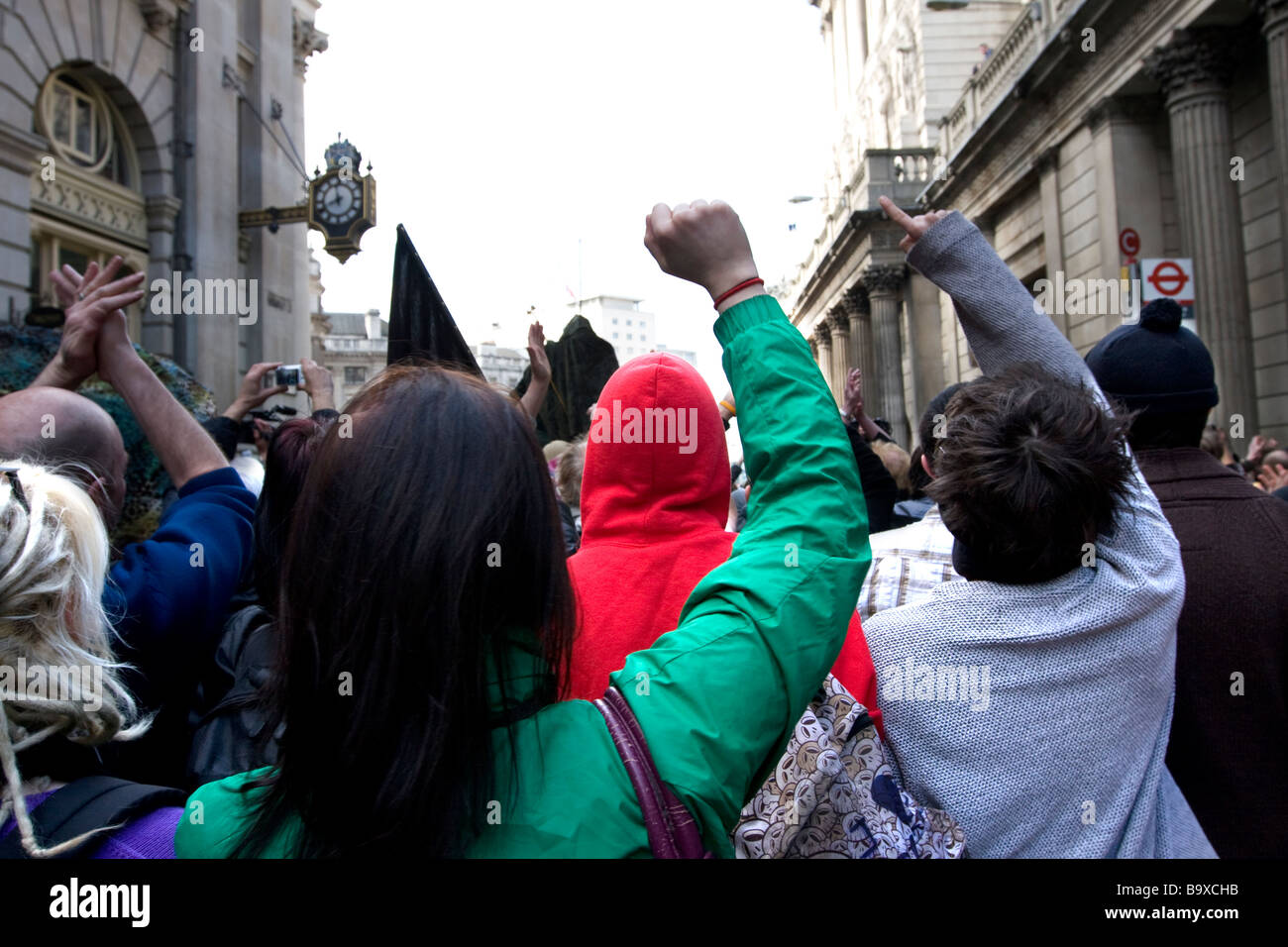 Protesters at Threadneedle Street on G20 protest. 1/4/2009 Stock Photo