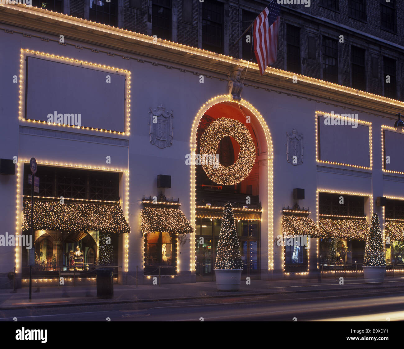 CHRISTMAS LIGHTS LORD AND TAYLOR DEPARTMENT STORE FIFTH AVENUE