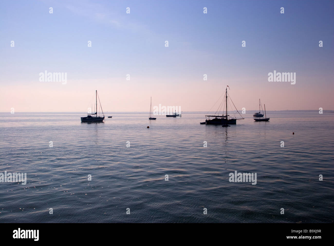 Boat on the ocean silhouette hi-res stock photography and images - Alamy
