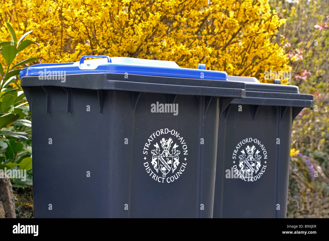 Kerbside recycling bins hires stock photography and images Alamy