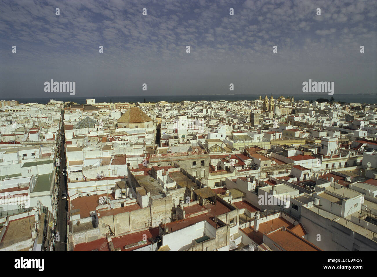 City flat roofs hi-res stock photography and images - Alamy