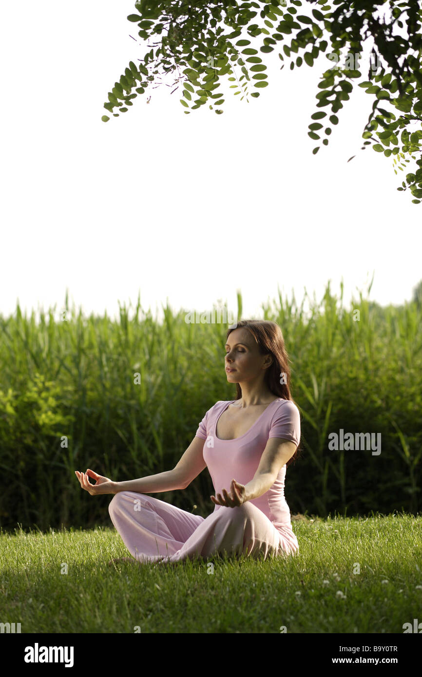 Solo pose hi-res stock photography and images - Alamy