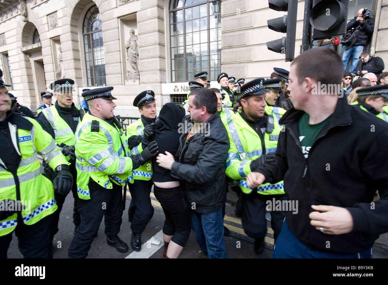 Crowd and riot control hires stock photography and images Alamy