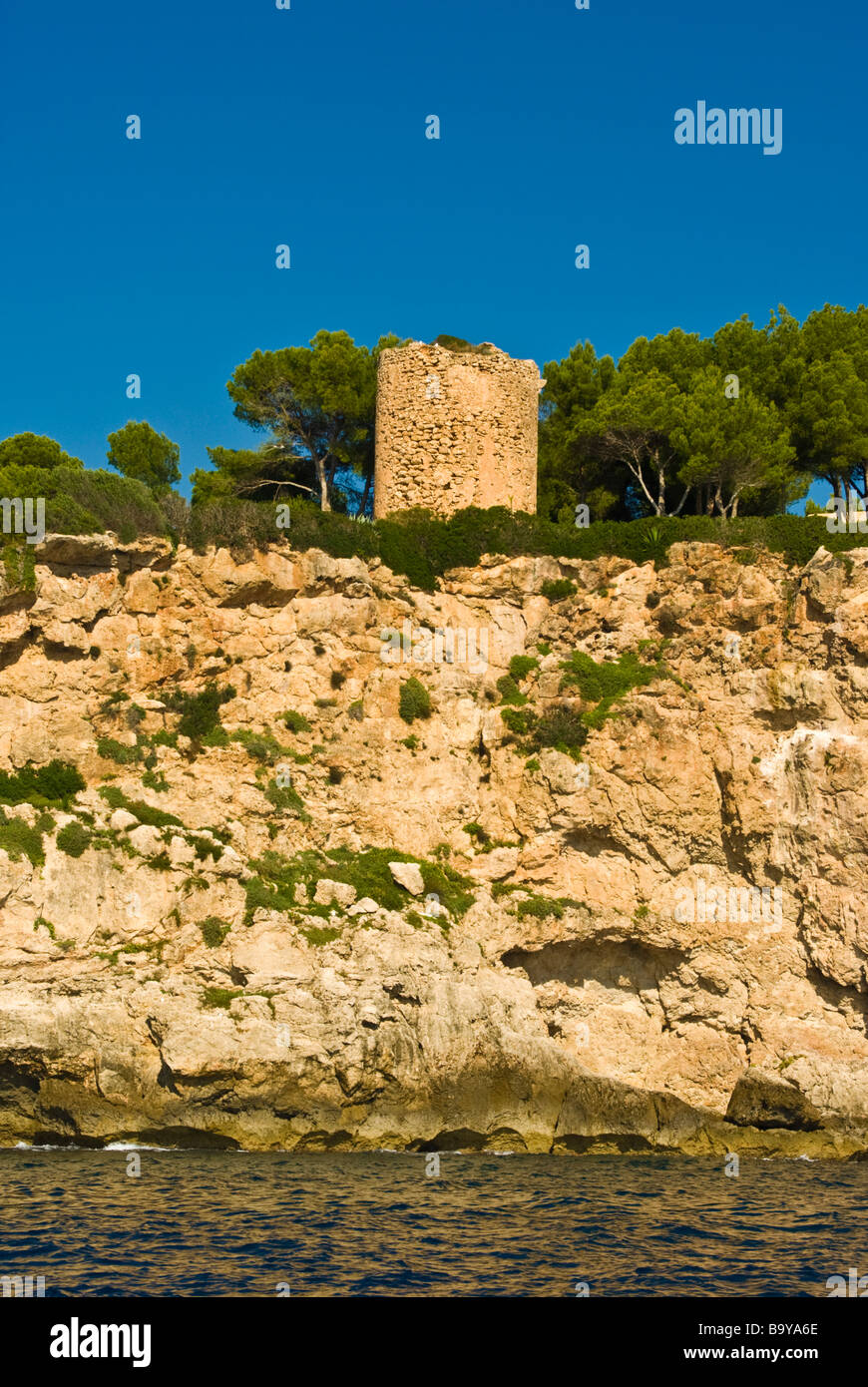 Historic tower along coast near Port Alvels/Cala Portals Vells  Majorca Baleares Spain Trum Ruine bei der Dreifinger Bucht Stock Photo