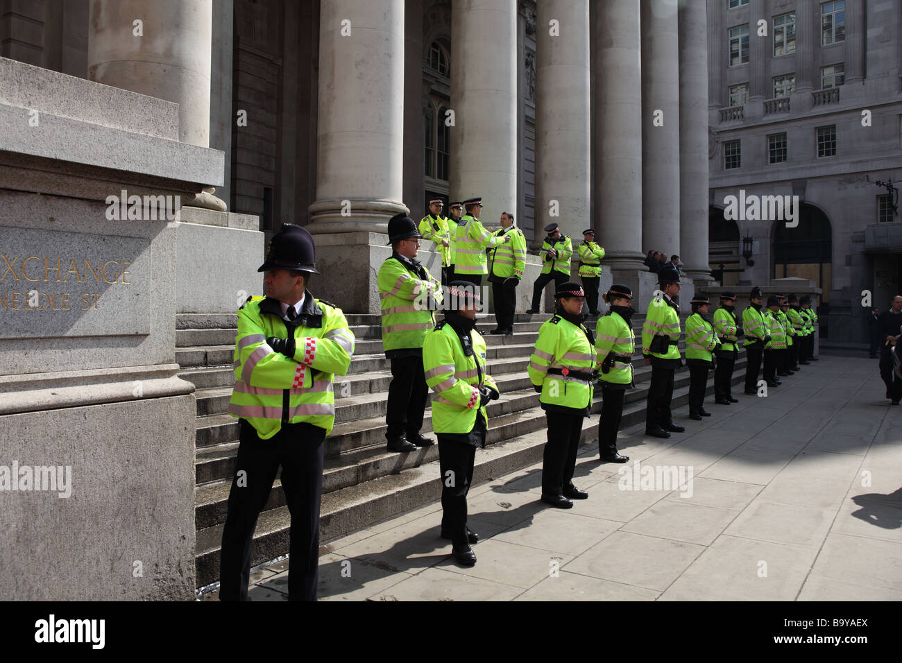 Police cordon outside the Bank of England during the 2009 G20 summit, London, UK. Stock Photo